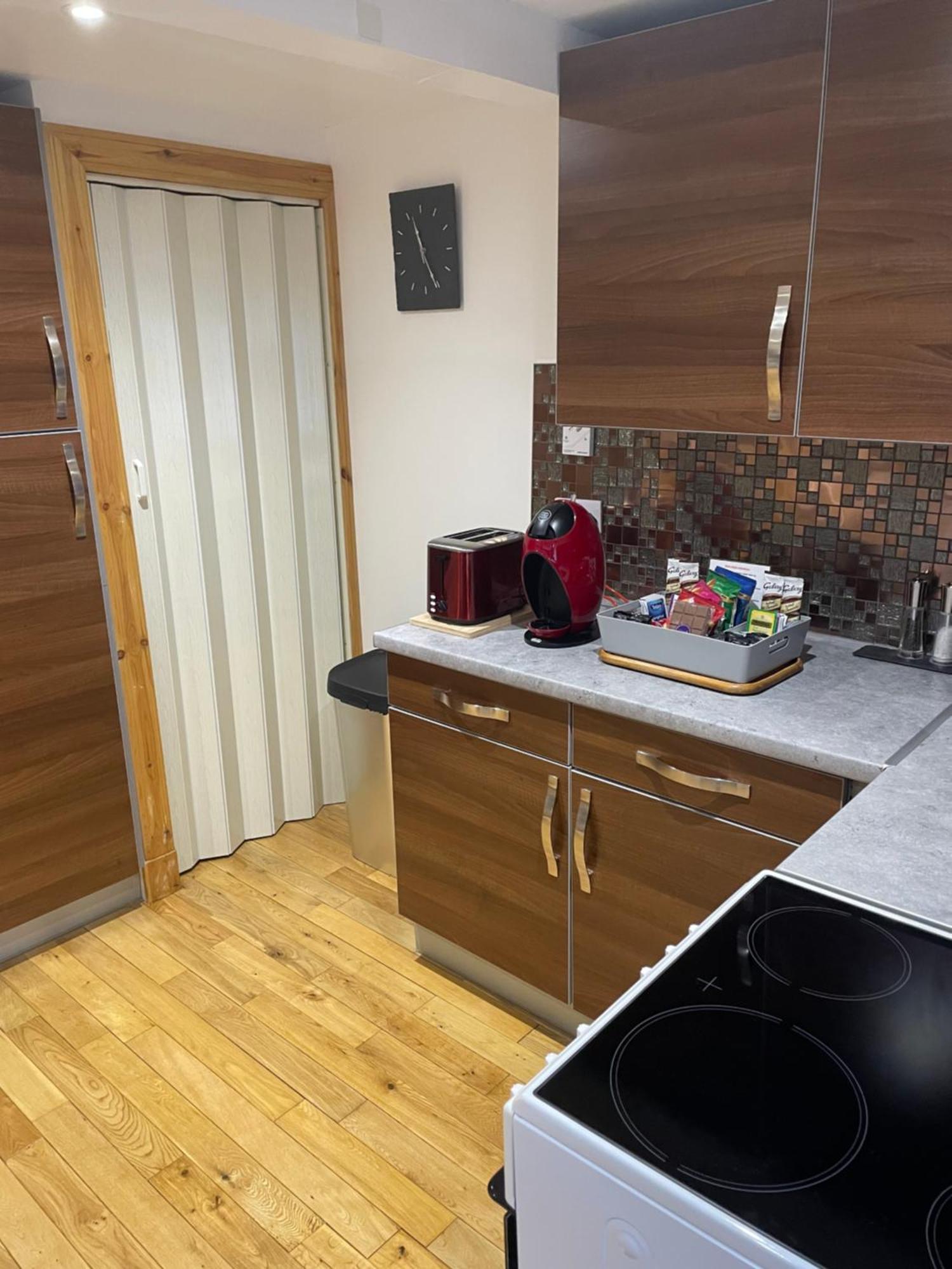 The Mews 2 Bedroom With Private Parking Оубън Екстериор снимка