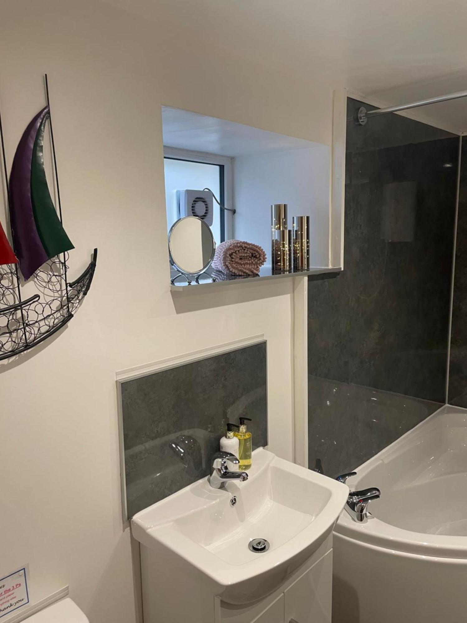 The Mews 2 Bedroom With Private Parking Оубън Екстериор снимка